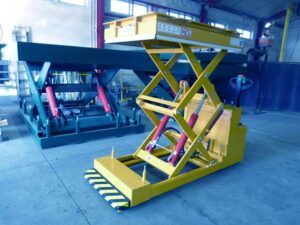 Podnośnik wielonożycowy hydrauliczny przejezdny